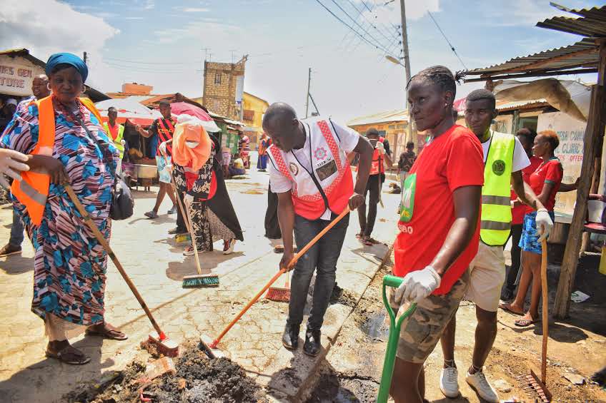 PwaniYouth's tweet photo. Climate Action
We join the County Government Of Mombasa  ,Kenya Red Cross Society  and other community groups for a community clean up and awareness event in Bangladesh.
#Youthnaplanke #changemaker4life #CleanUp https://t.co/DWh087wtCZ