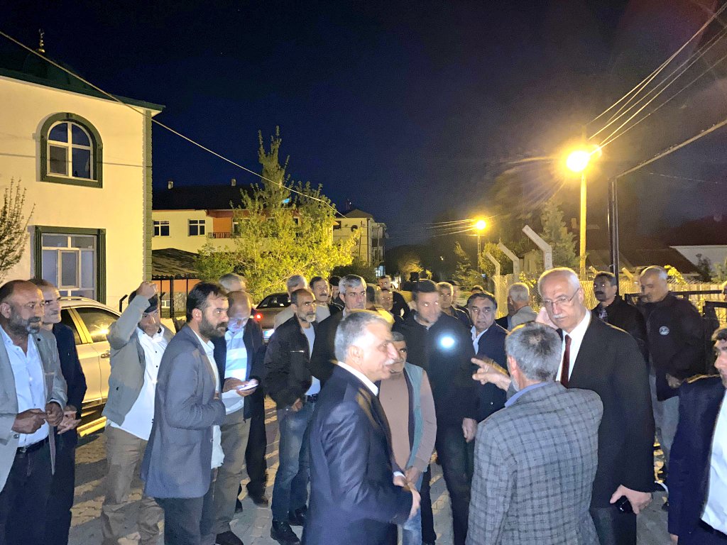 📍Çeltiksuyu (Madrag)

Değerli köy sakinlerimizi ziyaret ederek, köyümüzün sorun ve taleplerini konuştuk.
Çözüm önerilerimizi istişare ettik.
Sıcak misafirperverlikleri için teşekkür ediyoruz.
<a href="/FeyziBerdibek1/">Feyzi Berdibek🇹🇷</a> <a href="/furkanufukcoskn/">Furkan Ufuk Coşkun</a> <a href="/hsaglar/">Haşim Sağlar</a>