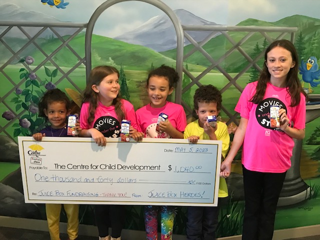 Bonnie_Burnside's tweet photo. Today the Juice Box Heroes stopped by @Centreforchild to donate the money they made by selling #Sunrype juice at events in 2022. They donated $1040 today over $4000 so far! Good work Alex, Aubrey, Bella, Chase, Chloe, Delilah, Kaydence, Sienna @TomZillich @JanetBrown980 @ACFourot https://t.co/ugtoQdmxPc