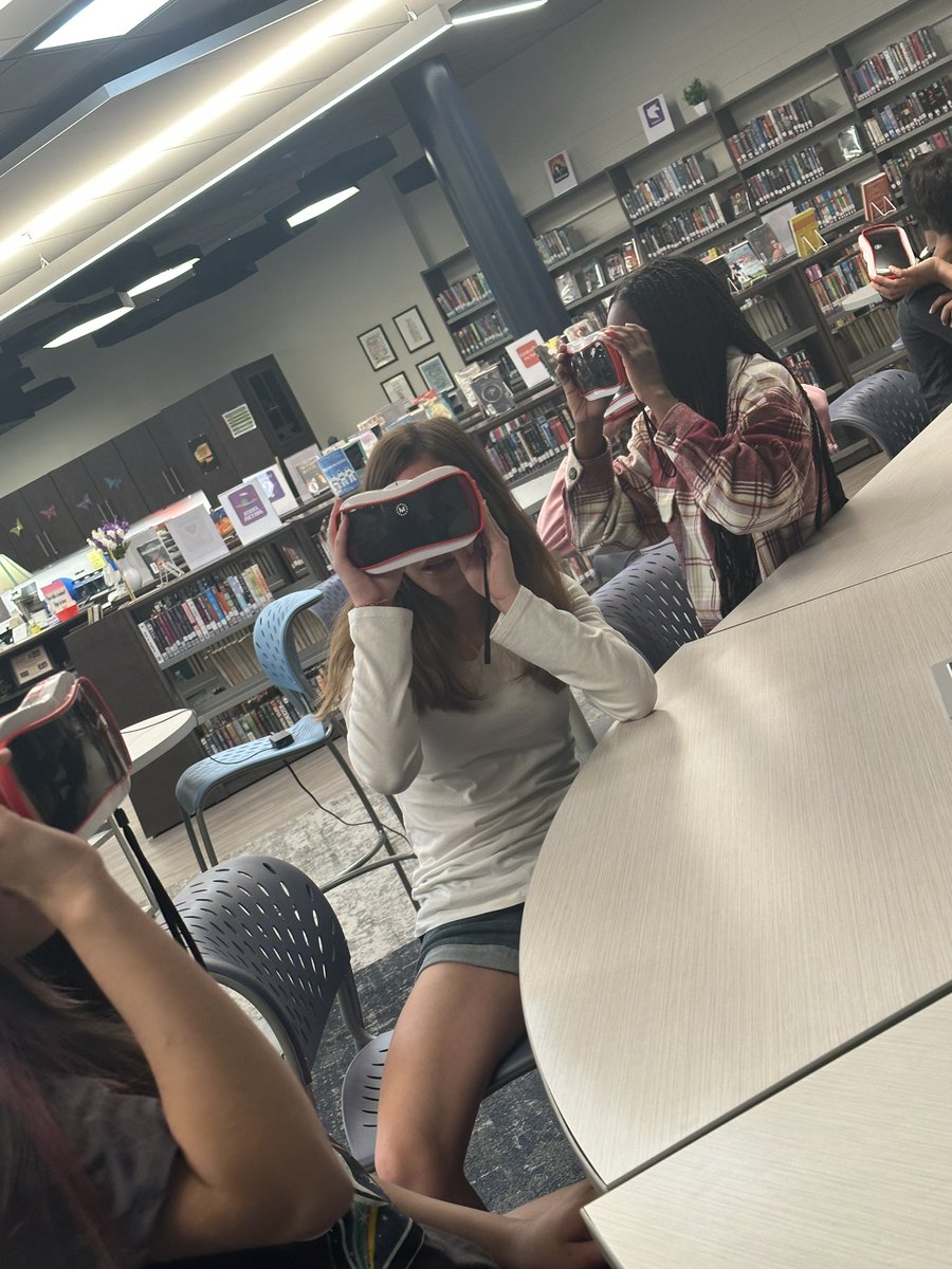 EngstromJen's tweet photo. @CoSpaces_Edu narrative writing projects with 7th grade today. Such a great program! #esd20learns @msvrettos @LauraBrask5 thank you for encouraging fun use of technology. https://t.co/SghpQ2k0Xv