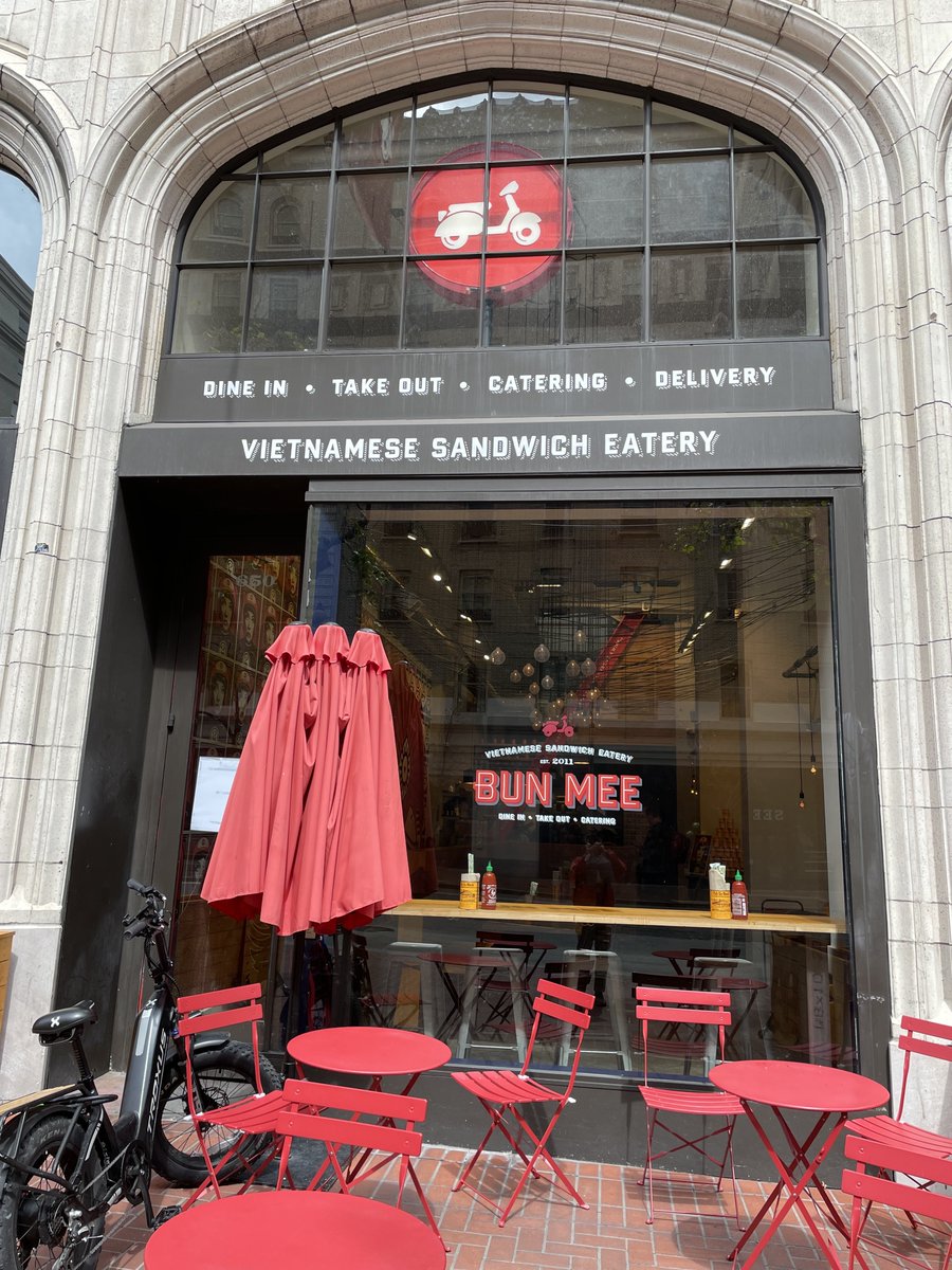 TomNakamura's tweet photo. My #Vietnamese Sandwich for lunch today. Found #BunMee on a request by my colleague from @GLOBIS_PR. #Delicious #Spicy #バインミー #ベトナムサンドイッチ #辛い https://t.co/xpRoIx0iQS