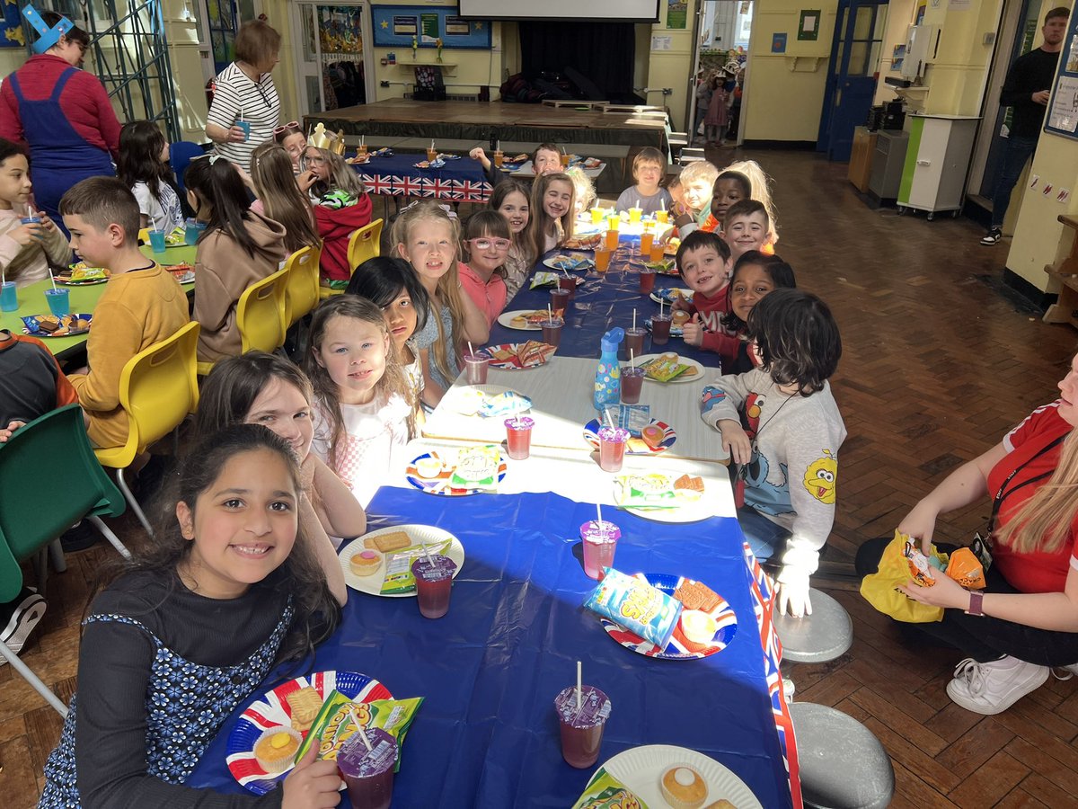 PlasmarlPrimary's tweet photo. We had a great afternoon celebrating the Kings Coronation @plasmarlyear2 #PlasHum 👑 https://t.co/LnKnurUrgW