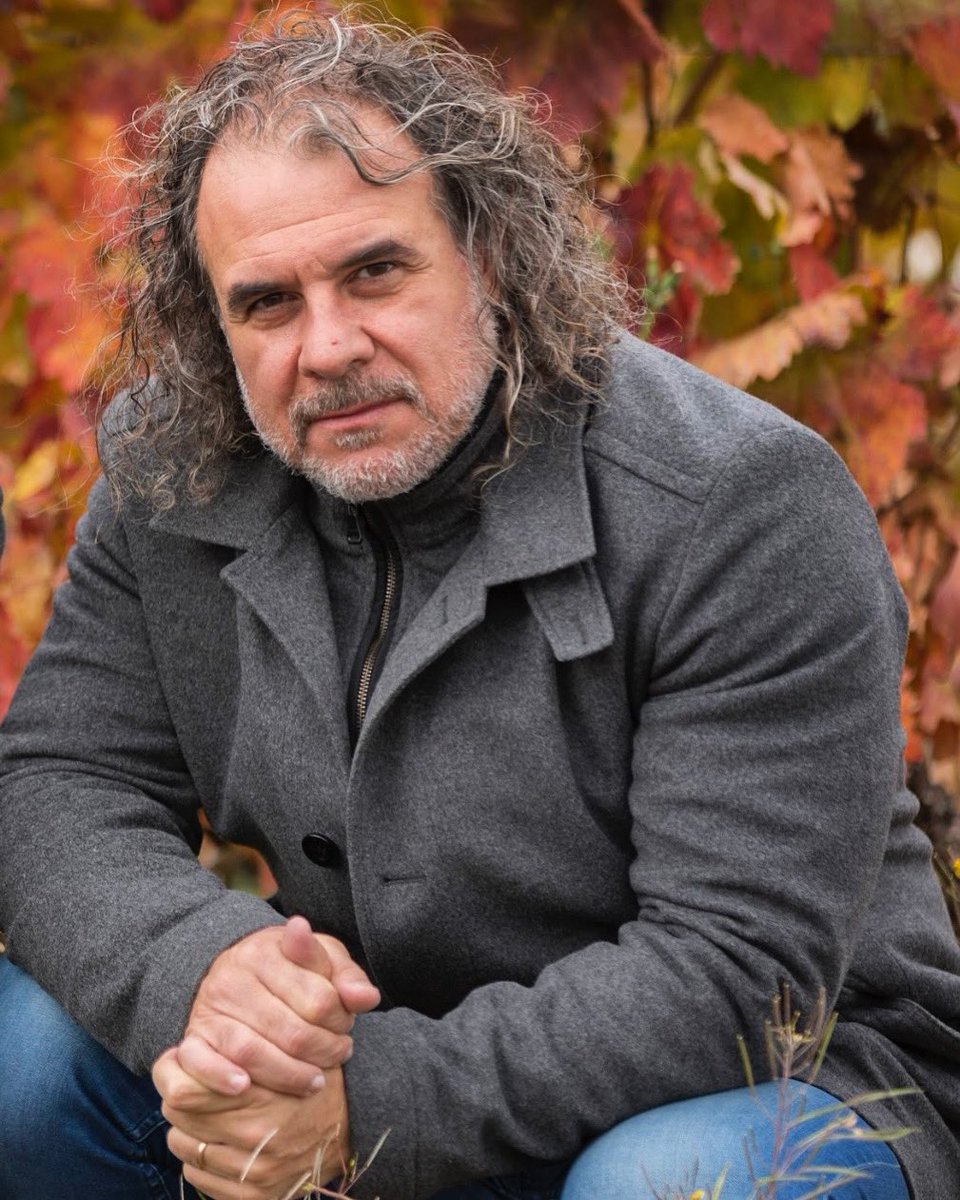 Brindemos por los #enólogos mendocinos, que con dedicación y pasión por el #vino han llevado a nuestra región a ser reconocida como una de las más destacadas productoras de vino del mundo.
¡Un gran saludo <a href="/MarcePelleriti/">Marcelo Pelleriti</a> en tu día!🍷
#abremundos #ucovalley #diadelenologomendocino