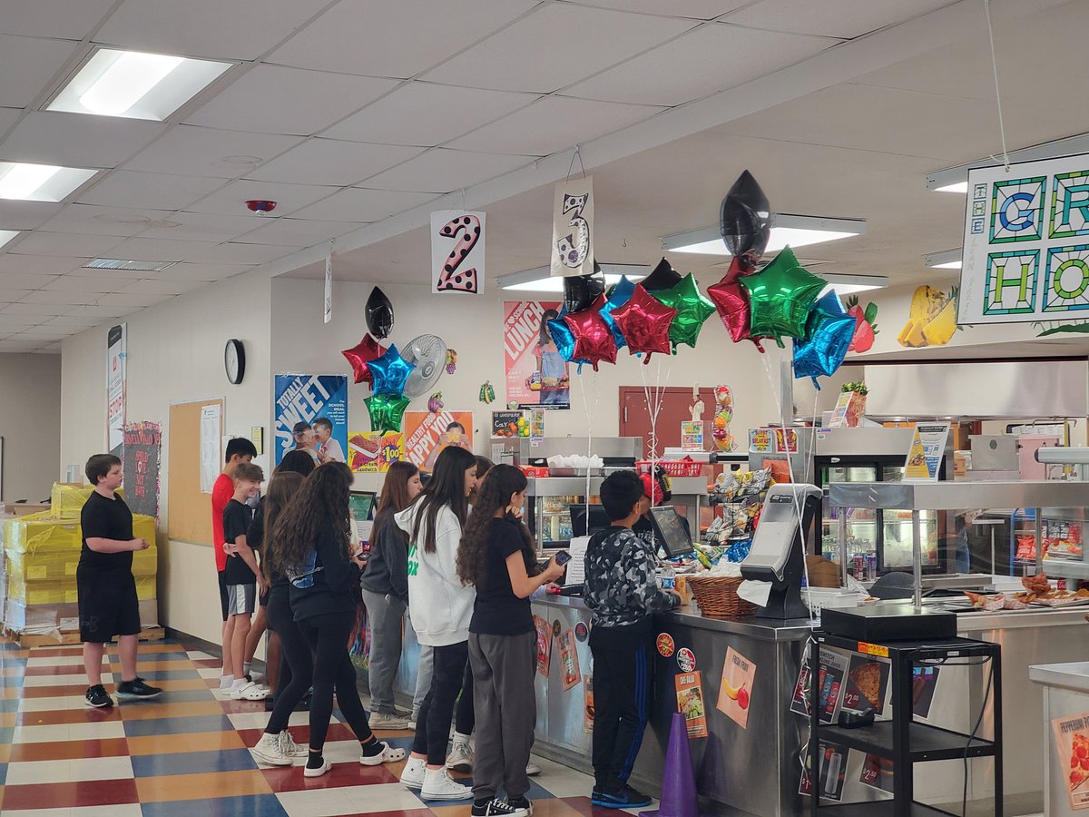 We love our SNS staff!❤️🖤
Happy #SchoolLunchHeroDay
