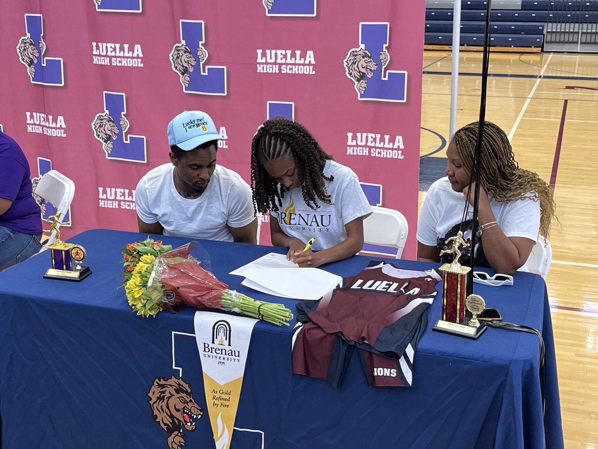Big day yesterday 🦁🦁🦁 ⁦<a href="/LuellaTF/">Luella Track and Field</a>⁩ ⁦<a href="/LuellaHigh/">Luella High Softball</a>⁩ ⁦<a href="/LuellaHS_HCS/">Luella High School</a>⁩