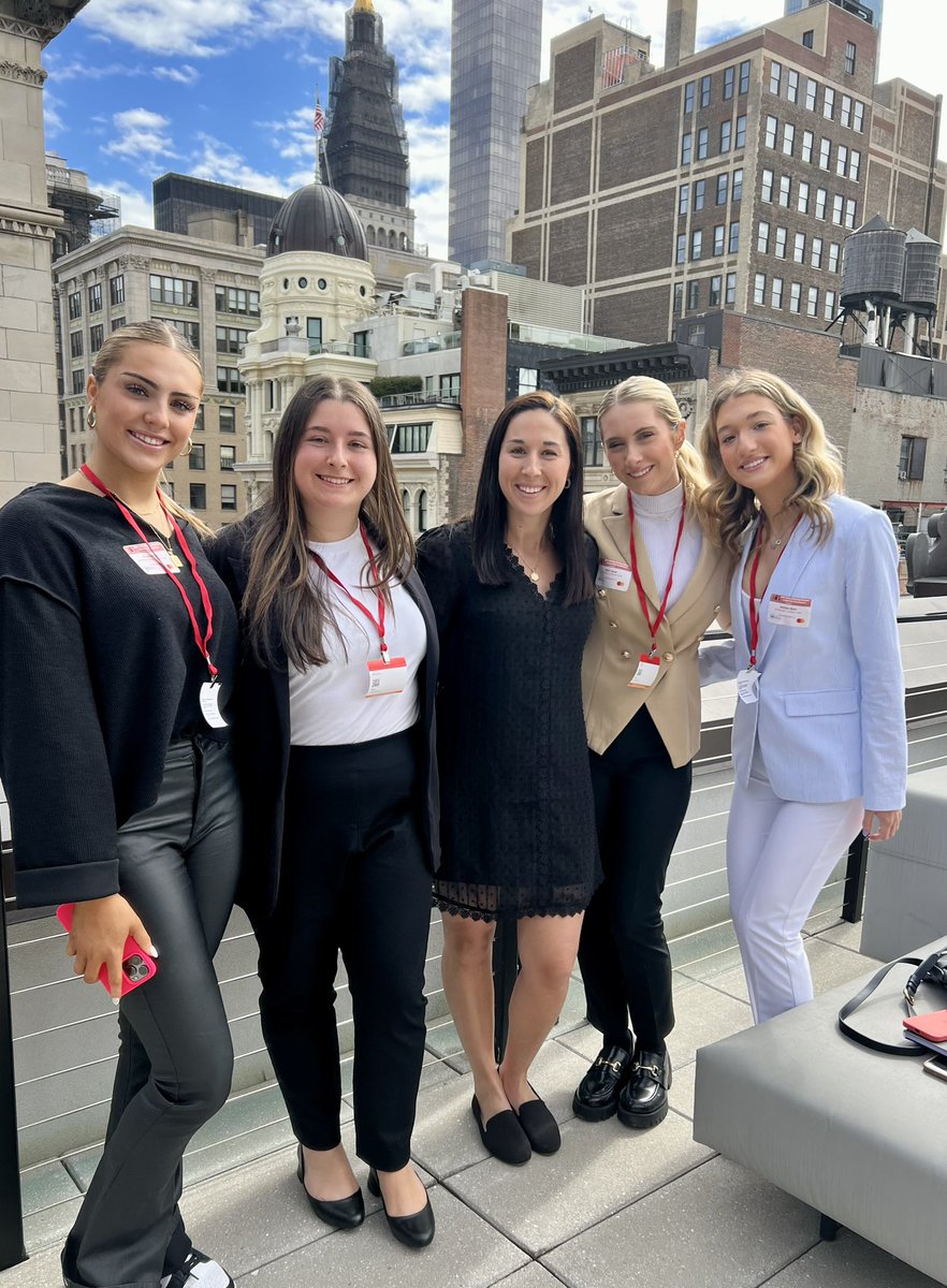 BethpageHS_Biz's tweet photo. Ms. Kugler, Ms. Simpson and business students had a great day at the Winning Women’s leadership conference hosted at the Mastercard Tech Hub in NYC! #Wearebethpage #mastercard #VE @BethpageUFSD 🍎🗽✏️ https://t.co/Jmei4Xt1Wo