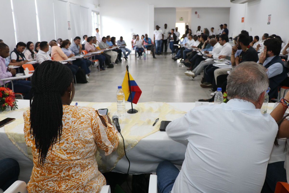 FranciaMarquezM's tweet photo. #Hoy desde #Suárez #Cauca, como Gobierno Nacional atendemos y escuchamos el llamado de esta región para buscar soluciones a la situación de orden social y de seguridad que se viene presentando y que está involucrando a niños, niñas, adolescentes y jóvenes.
Sigue el hilo 👇🏿 https://t.co/vreFaNFboV
