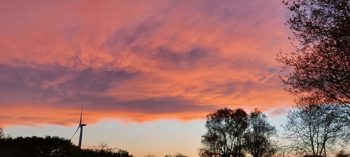 BrechtAmpe's tweet photo. #cloudporn #igkortrijk #kortrijk https://t.co/OTkxoMgThY