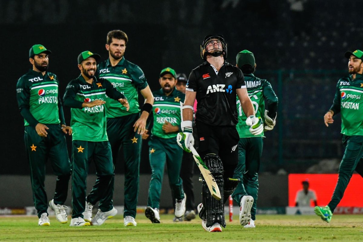 iShaheenAfridi's tweet photo. Lucky to be a part of World's best ODI team. 

We will give our best shot to stay at the top. Leading from the front @babarazam258 and a great bowling unit performance especially @iamusamamir! 👏🏻 https://t.co/UoUMU6C4V1