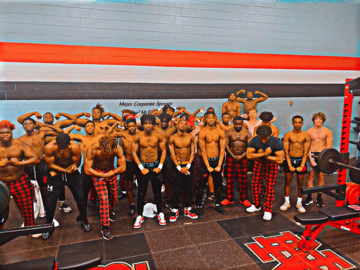 NBbearsFB's tweet photo. The honeymoon phase is over. Enjoyed all of the festivities but now we back to work. Can’t be satisfied. #FlexFriday #RunItBack #Bearball #4AStateChamps #NewBern #NC https://t.co/9KxaLB53m9
