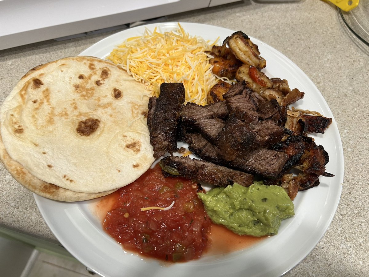 Azarick_'s tweet photo. Cinco de mayo at home https://t.co/roVRBFAKdQ