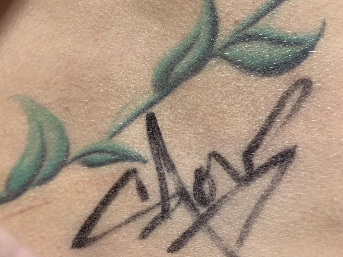 HanimalxxxA's tweet photo. #snowthaproduct #stamptramp #signature https://t.co/iclygAz5Lw