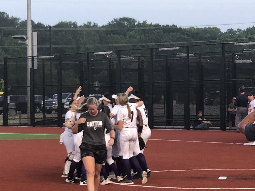 daytonbroncos1's tweet image. Lady Broncos win 8-0. Area Champs!!!