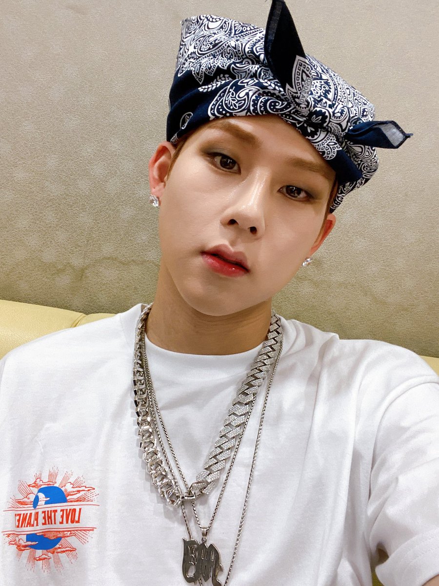 Con las pintas de cholito para que me dejen estar en primera fila 'cause #𝒮ienaʼ𝓈𖤐𝑏ack ଘ(੭*ˊᵕˋ)੭ y yo más que nadie está listo para celebrar este #𝟷年𝕨ith𐚁̸·𝚂iǝna al máximo, congrats baby! 💓

𝚙𝕤𝚢chê  ★ فن  𝔷e𝐫o