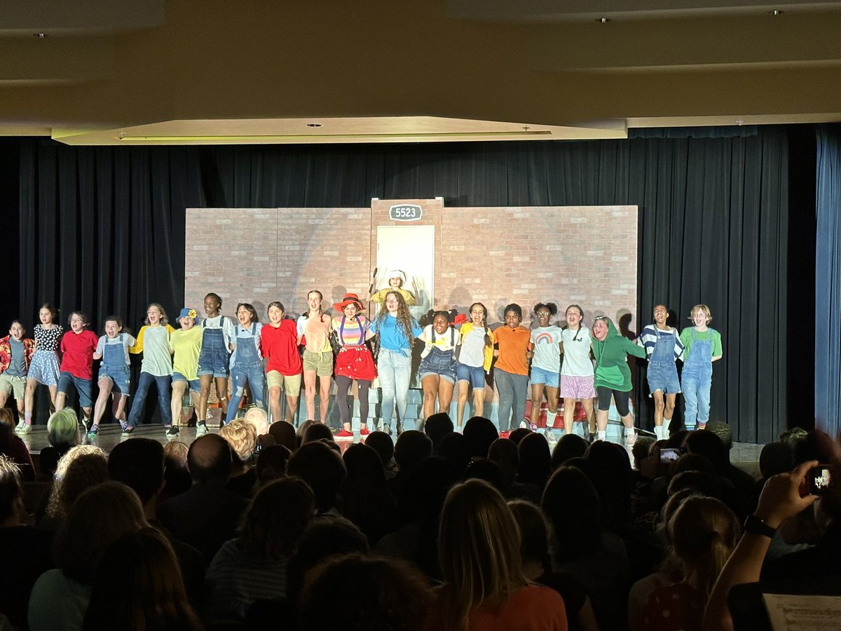 hcpss_wlms's tweet image. Opening night was sold out!  #ReallyRosie don’t miss out…get your tickets now!