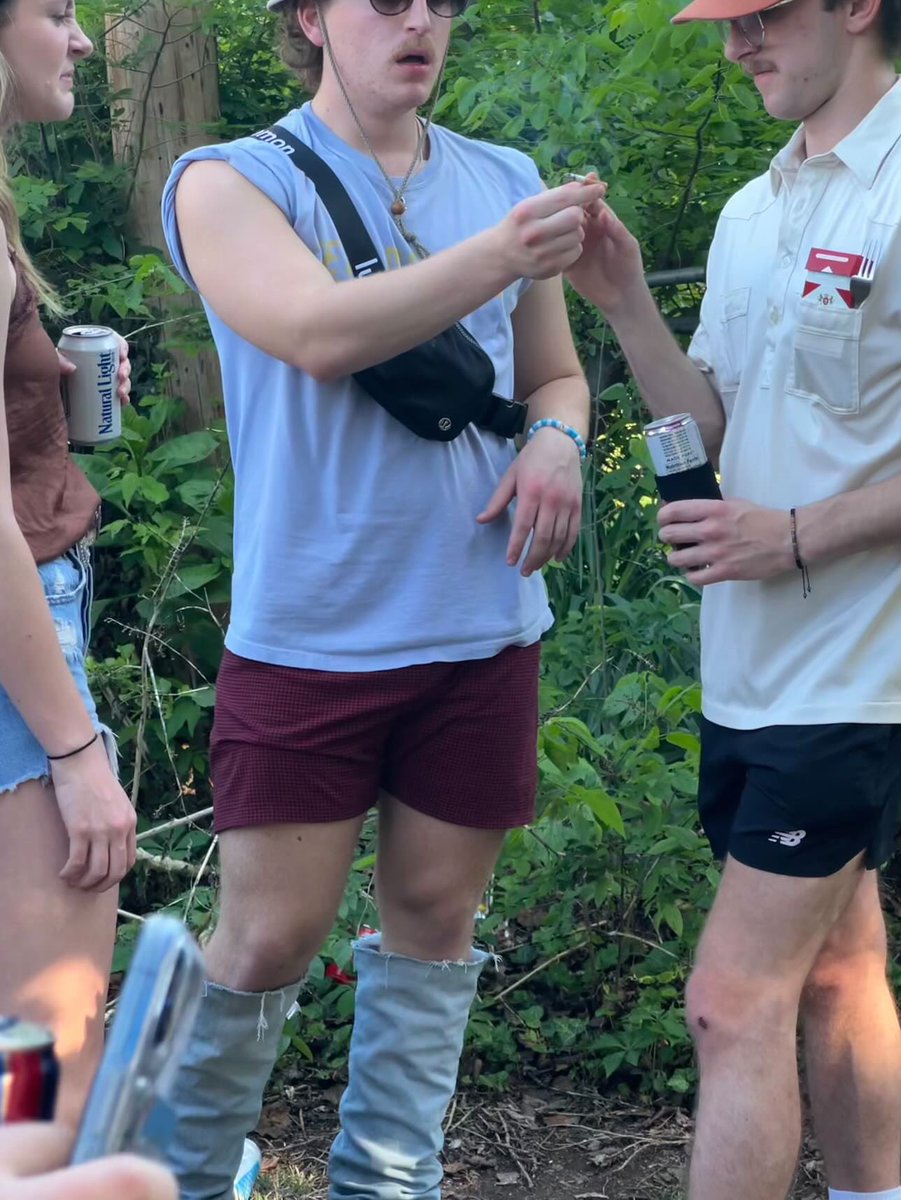 BarstoolOKST's tweet photo. What yโall think ab boot cut shorts?! #CalfFry https://t.co/MoOp0ZEpZu