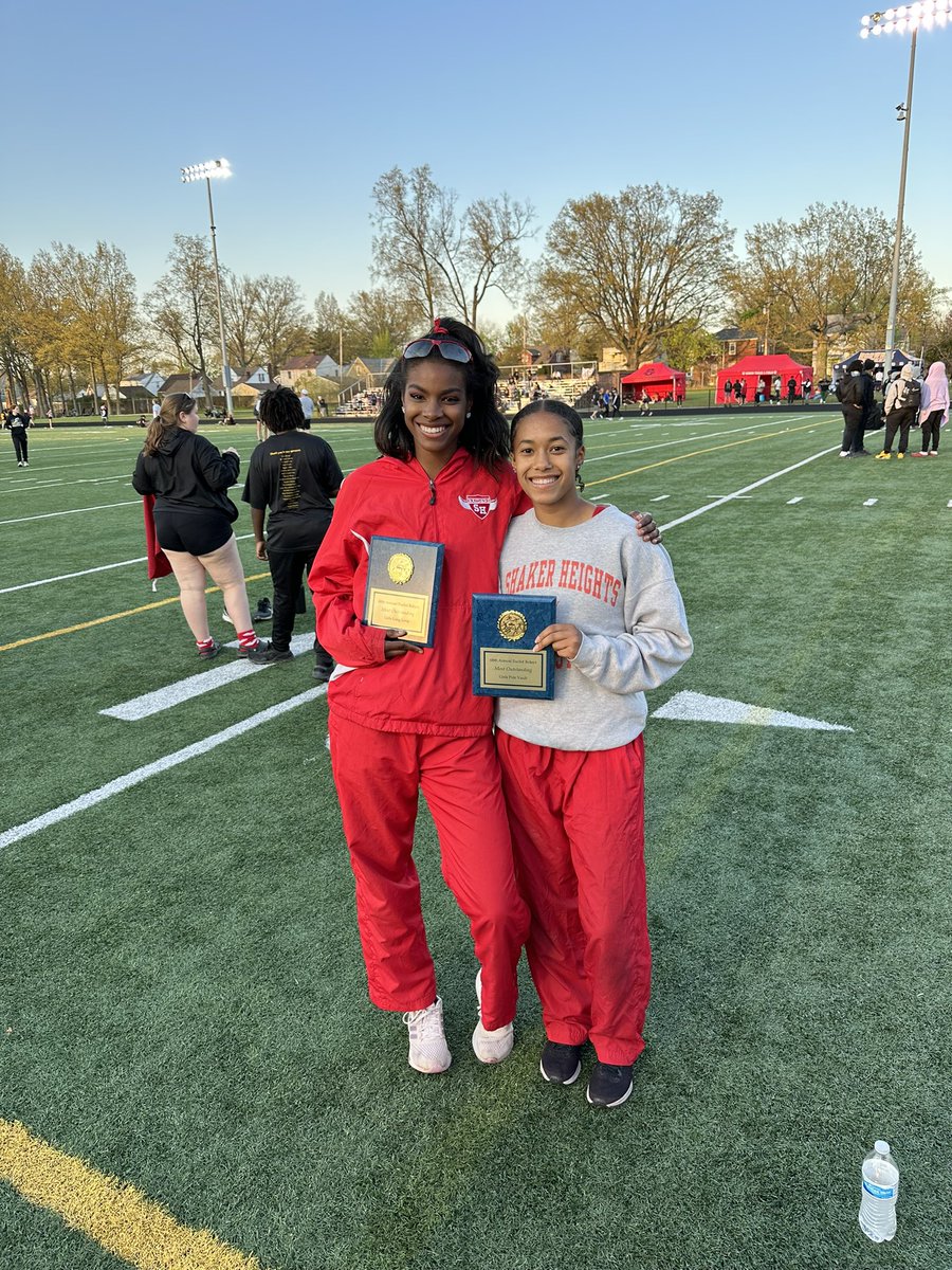 mei1aniwalker's tweet photo. Just like old times❤️ Long Jump most outstanding and Pole Vault most outstanding💨 #euclidrelays #longjump #polevault #jessicabeardstadium https://t.co/c99bCrj87x