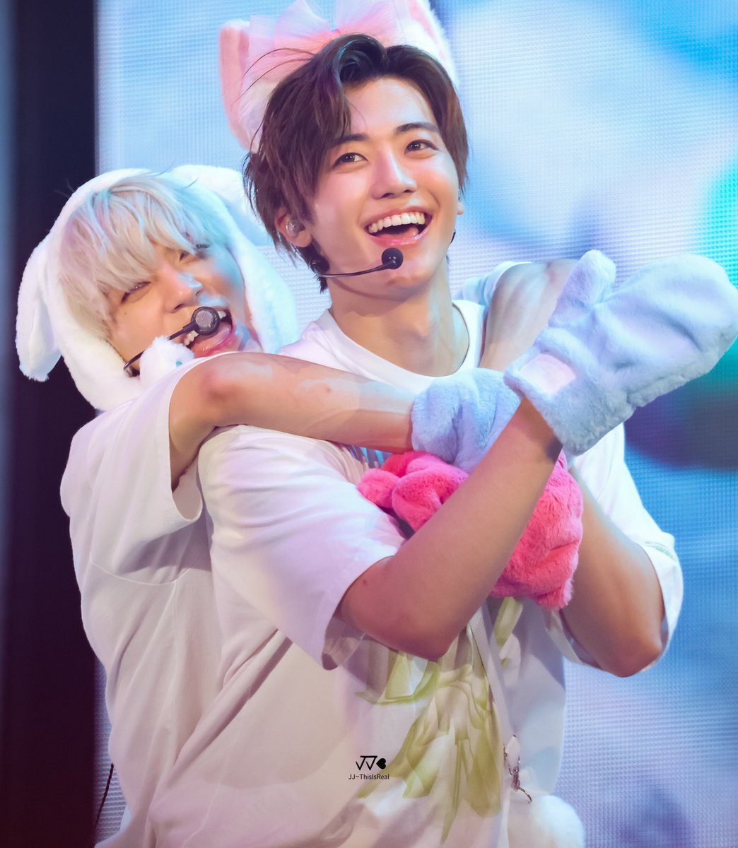 nyangmeongie's tweet photo. always by your side ♡ https://t.co/ax68923Aq1