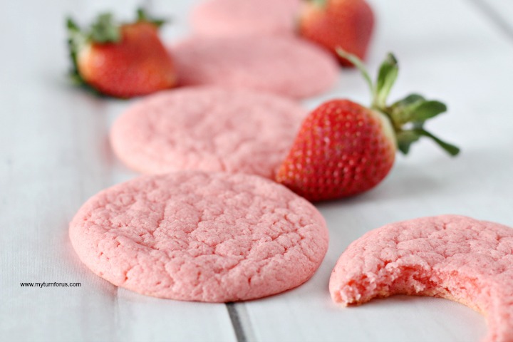 EvelynMyTurn4us's tweet photo. Make these Pink Cookies using this easy strawberry cake mix cookies recipe for Mother's Day! 
Easy Recipe>>https://t.co/56v5wLfli0
#mothersday #Cakemixcookies #Pinkcookies https://t.co/hSrhwapbCT