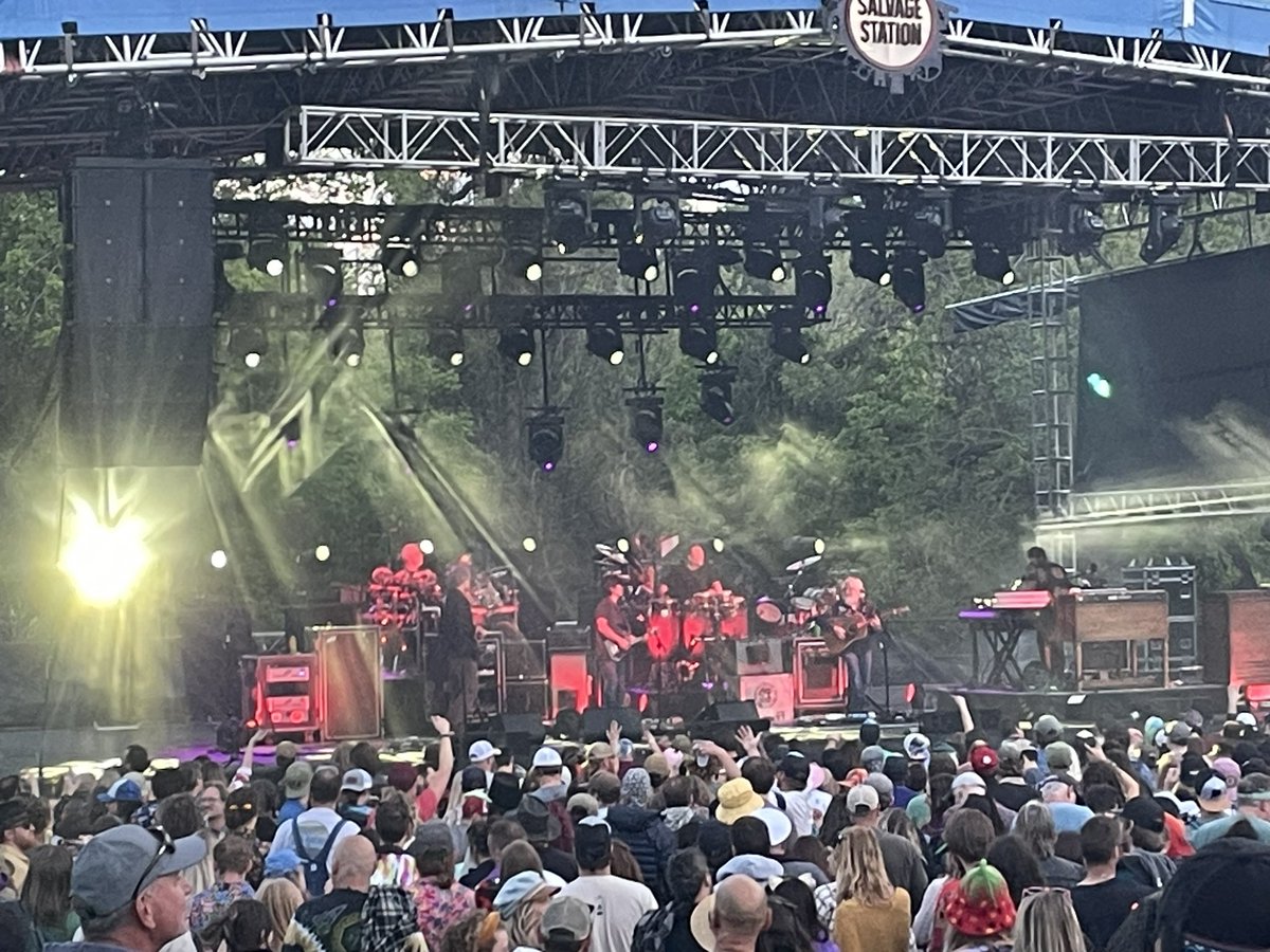 bstroup1's tweet image. Night 2 #stringcheeseincident #alwaysgrateful