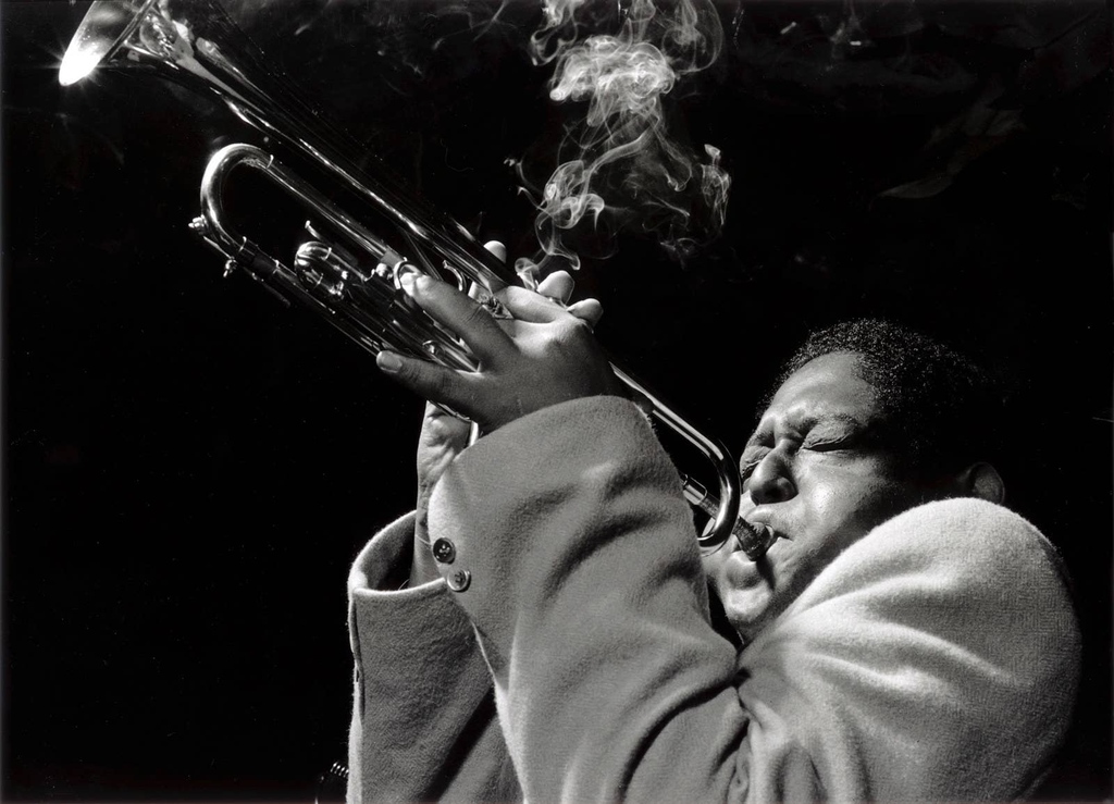 Fats Navarro, NYC, 1948 Photo by Herman Leonard   courtesy of the Robert Mann Gallery

.
.
.
.

#fatsnavarro #coltrane #jazz #johncoltrane #music #saxophone #impulse #jazzmusic #giantsteps #piano #handcrafted #lensandframe #milesdavis #musictheory #bluespiano