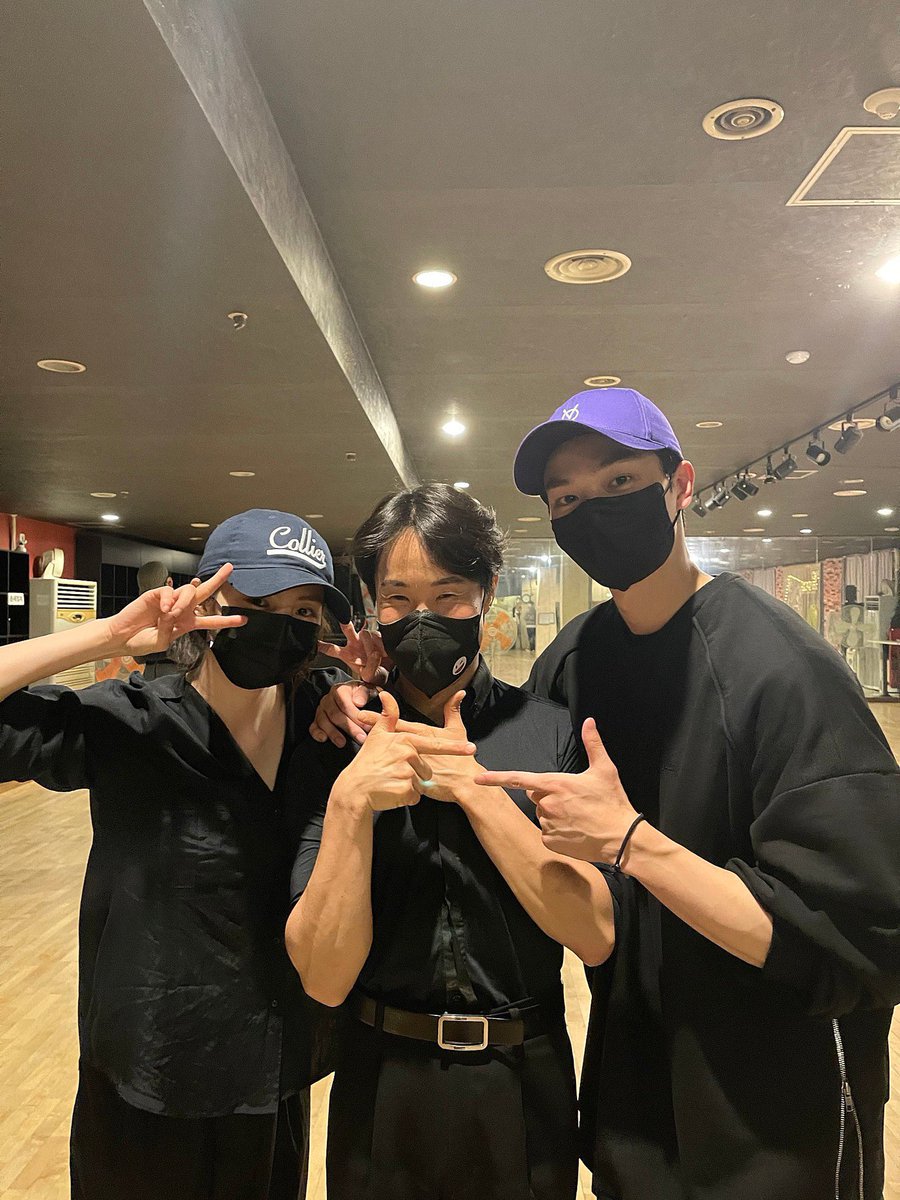 HanSoHeeNation's tweet photo. The dance teacher shared a photo with Han Sohee and Songkang when filming Nevertheless. 

#HanSohee #Sohee #한소희
#SongKang #Nevertheless https://t.co/VhZYf6XdXP