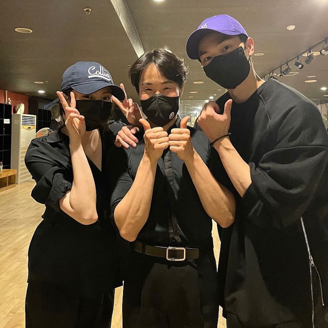 HanSoHeeNation's tweet photo. The dance teacher shared a photo with Han Sohee and Songkang when filming Nevertheless. 

#HanSohee #Sohee #한소희
#SongKang #Nevertheless https://t.co/VhZYf6XdXP