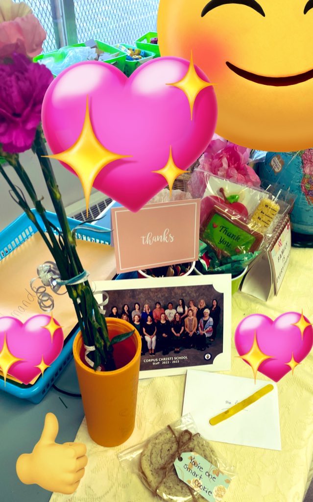 @CorpusC_CCSD #yyctoday #schoolcouncil #parentcouncil surprised #staff & #teachers with #appreciationgifts ! I feel so #blessed & #spoiled today! Had to share my 💐! 😆 #calgarystudents also received a #freezyday ! What a treat. #thankyou #staffappreciation #TeacherAppreciation