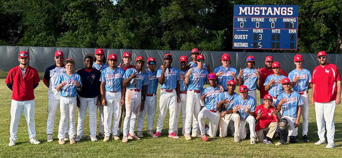 BigRittDawg25's tweet photo. Officially 0for0 on the day,  but got on every at bat with 3 walks. More importantly...we got the DUB and we're Bi-District Champs!!!
#LIFEHIGHSCHOOL

@BsbMustangs 
@ackangaroosbsb 
@UDallasBaseball 
@rhicarson 
@BIGRITTSPOP 
@DFWTwins https://t.co/drjPax5TxP