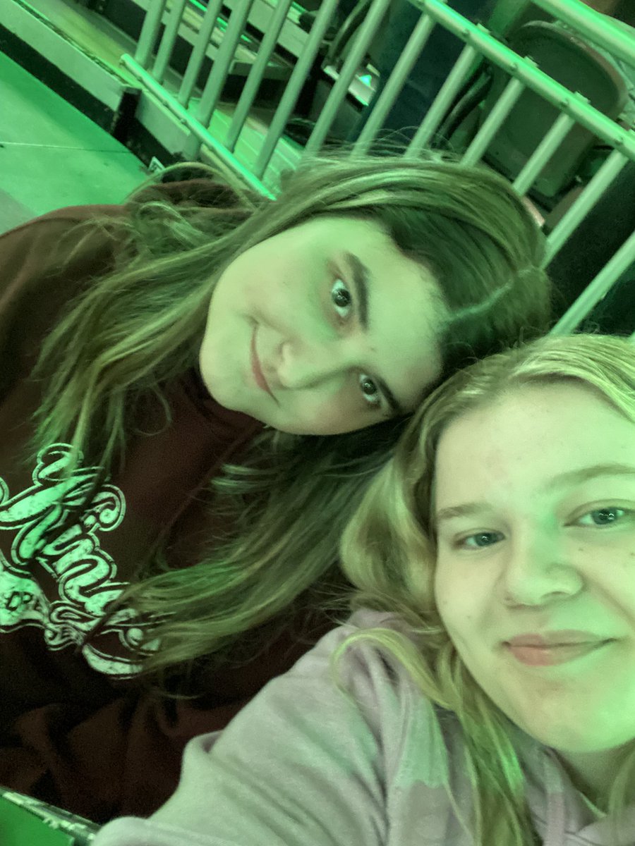 EloraPowell3's tweet photo. A good night for a good game ! #snapshotgiveaway #londonknights #sarniasting #ohl #battleofthe402 @LondonKnights @CoultersRx https://t.co/S8LzKwQkjn