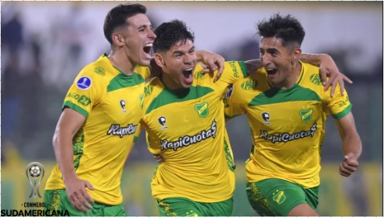 ArcoInvicto's tweet photo. Grupo H de la #Libertadores
#Patronato goleó 4-1 al #Melgar🇵🇪 como local, goles de Sergio #Ojeda, JC #Esquivel (X2) y Mateo #Levato
Grupo F de la #Sudamericana
#DefensaYJusticia goleó 4-1 a #Peñarol🇺🇾 en #Varela con goles de #SantAnna🇺🇾 (X2), Gastón #Togni y Nicolás #Fernández https://t.co/fHop6VkExJ