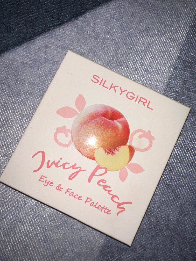 dyrabalqis's tweet photo. Baru try silkygirl punya eye and face palette ni. Highly pigmented, satu palette dah complete dengan eyeshadow, blusher and highlighter. Lagi best sebab easy for beginners sebab warna dia simple but suitable for many occassions ! Very recommended. https://t.co/jMMPxOOATE