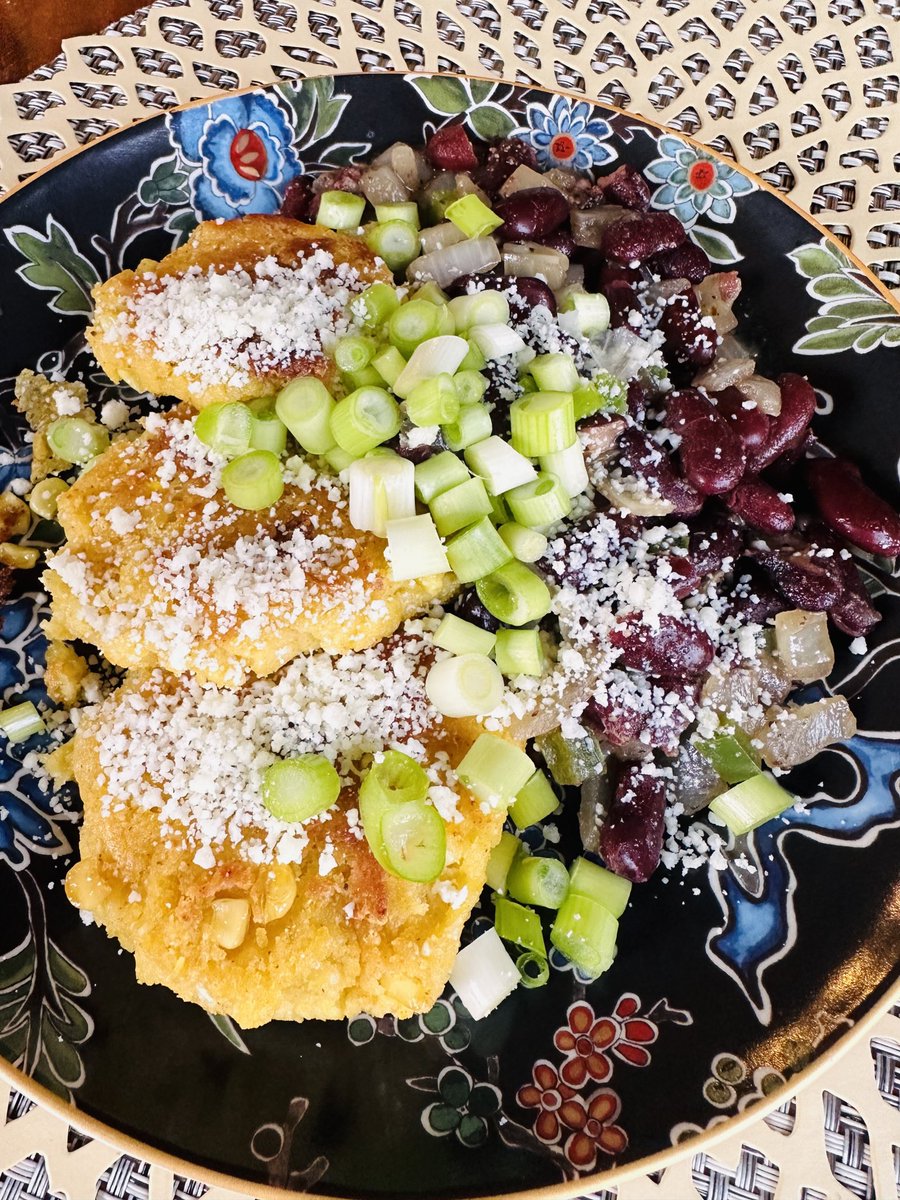 Absolute ♥️love♥️ for the beautiful culture and resilience of my Hispanic friends. Flank steak and chimichurri sauce (ok Argentina 🇦🇷)!!! And Mexican 🇲🇽 corn cakes and red beans for the vegetarians. Salud! #CincoDeMayo #CosmicFoodAdventure