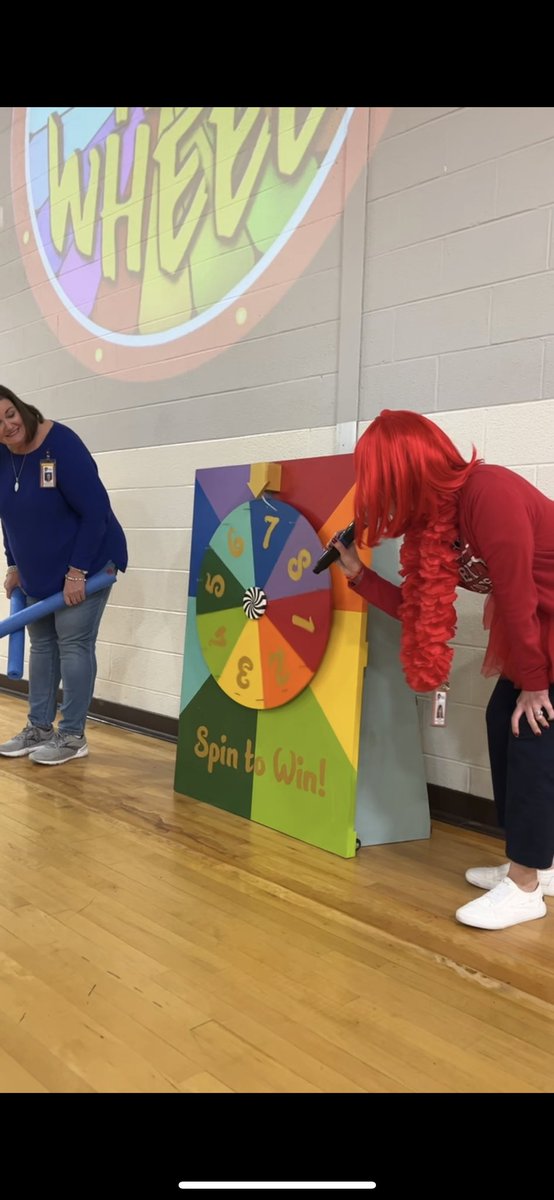 AmyPattonLES's tweet photo. Today’s Glow Run fundraiser Kickoff was a blast! Thank you to the @wcsCHS JV cheerleaders for helping us get our little lions excited! #TeamPatton #RedTeam #SpinTheWheel ❤️❤️ https://t.co/IxgFm2zJ2p