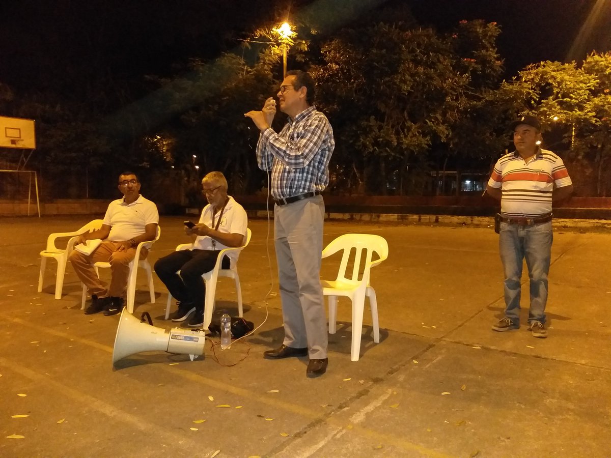 juanlastre1's tweet photo. Seguimos avanzando en conformacion de @LigaUSPD. Hoy nuestros anfitriones los vecinos del  barrio Jorge Eliecer Gaitán de Tuluá @NormanAlarcon @cmromeroh @cracolombia @lopezmarcel2 @ValenciaNels0n @gustavotrianasu @ElTabloide @ValenciaNels0n @jonerosa1959 @JERobledo @AngieQuevedo https://t.co/PVU0vl6DAX