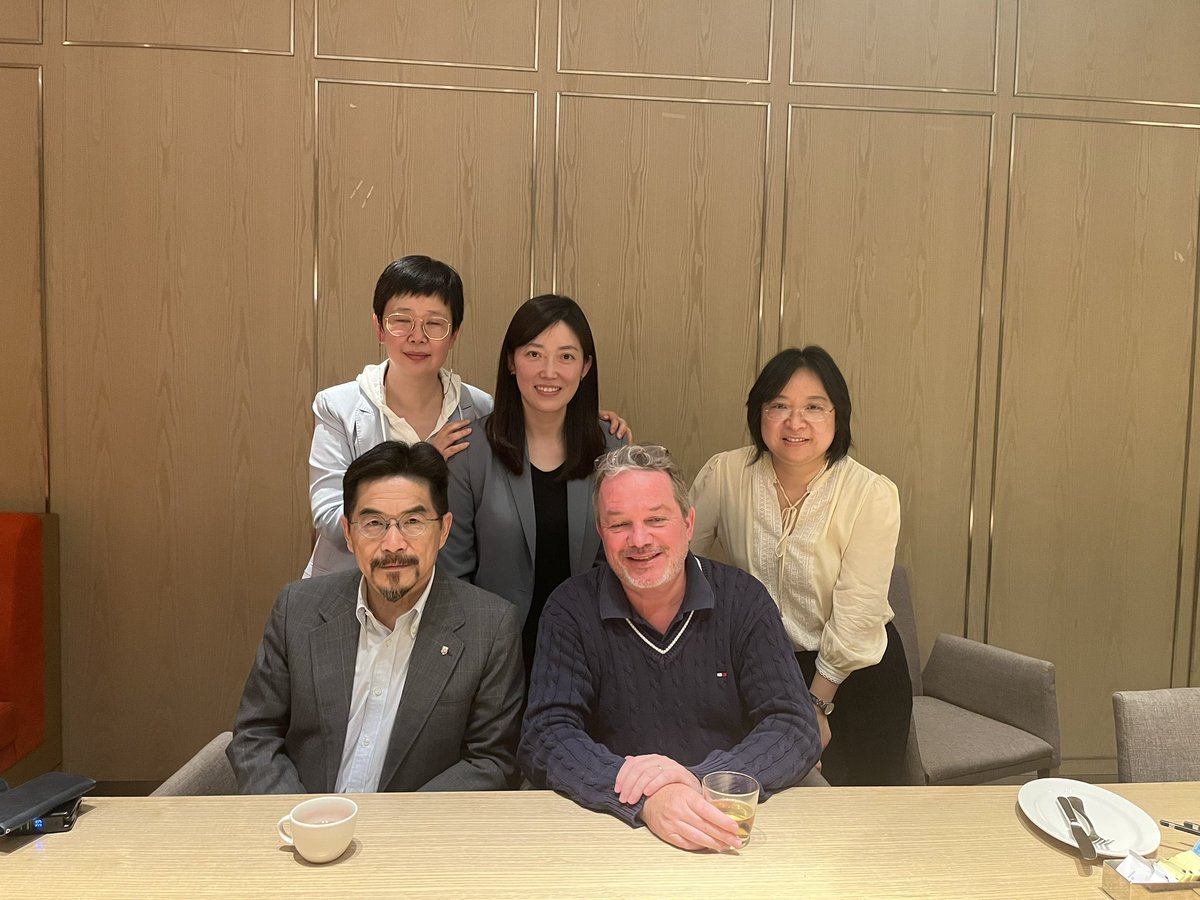 HeadDulwichSG's tweet photo. Back home in Suzhou last week. The years may have passed, a pandemic has tried to keep us apart but our bonds of friendship and intercultural understanding stand the test. We are family #Dulwich #interculturalunderstanding #diversity #worldwise https://t.co/VLNPwQ2ea0