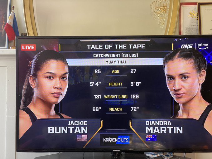 ABSCBNNews's tweet photo. Fight night! Fil-Am Jackie Buntan 🇵🇭  makes her way to the ring to kick of #ONEFightNight10 | via @StevieAngeles https://t.co/4Ya3xnXCw3