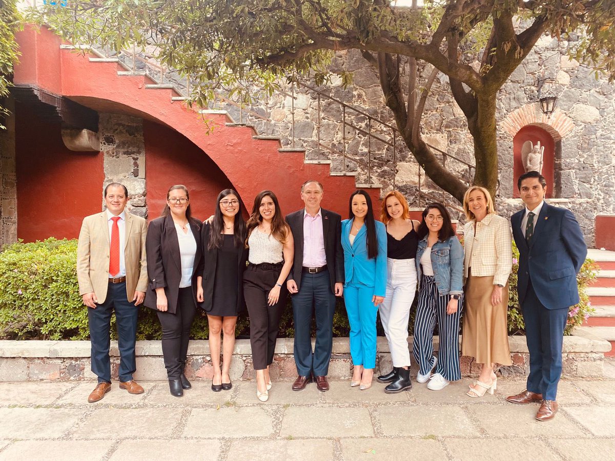santiagogarcia0's tweet photo. Platicar con los alumnos que cuentan con el más alto promedio académico de todas las licenciaturas, fue una oportunidad para celebrar sus logros, pero también para conocer sus experiencias y sueños a futuro. https://t.co/DyPb90tBpy