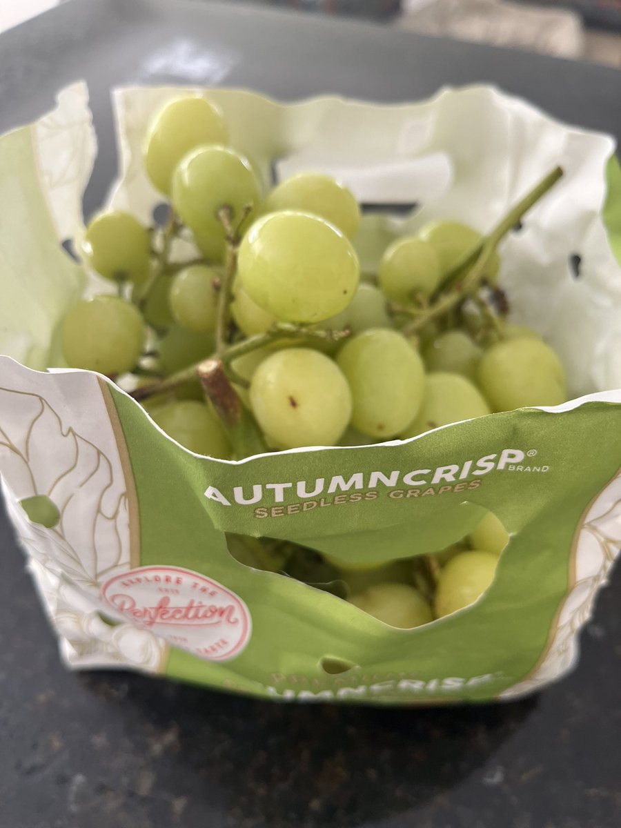 AllysonStarky's tweet image. Clearly I need to get out more but so excited to see grapes in #compostablepackaging this morning at  #rockleamarkets