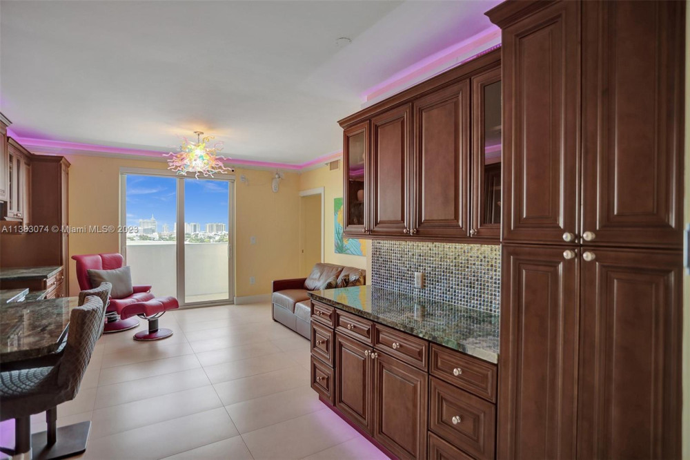 wilkre's tweet image. 1621 Bay Rd #PH5, Miami Beach, FL 33139

For Sale $925000 A RARE opportunity to own a South Beach Penthouse on the southeast top floor of a high-rise building just steps from Lincoln Road. Condo designed to provide ultimate in comfort and create a fee...
wilkrealestate.com/1621-bay-rd-mi…