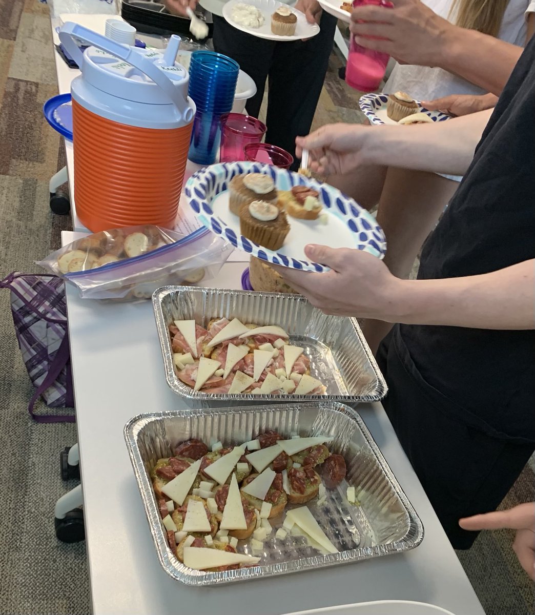ProfeDetrixheOW's tweet photo. ¡Feliz 5 de mayo! Spanish 1 students put into practice their food writing project & brought arroz con pollo, empanadas, flan,
Jamón serrano y queso manchego, pan dulce y más! And described their food standing in front of class speaking in Spanish! #SpeakingGoals @OlatheWl https://t.co/AEAdD4KEOp