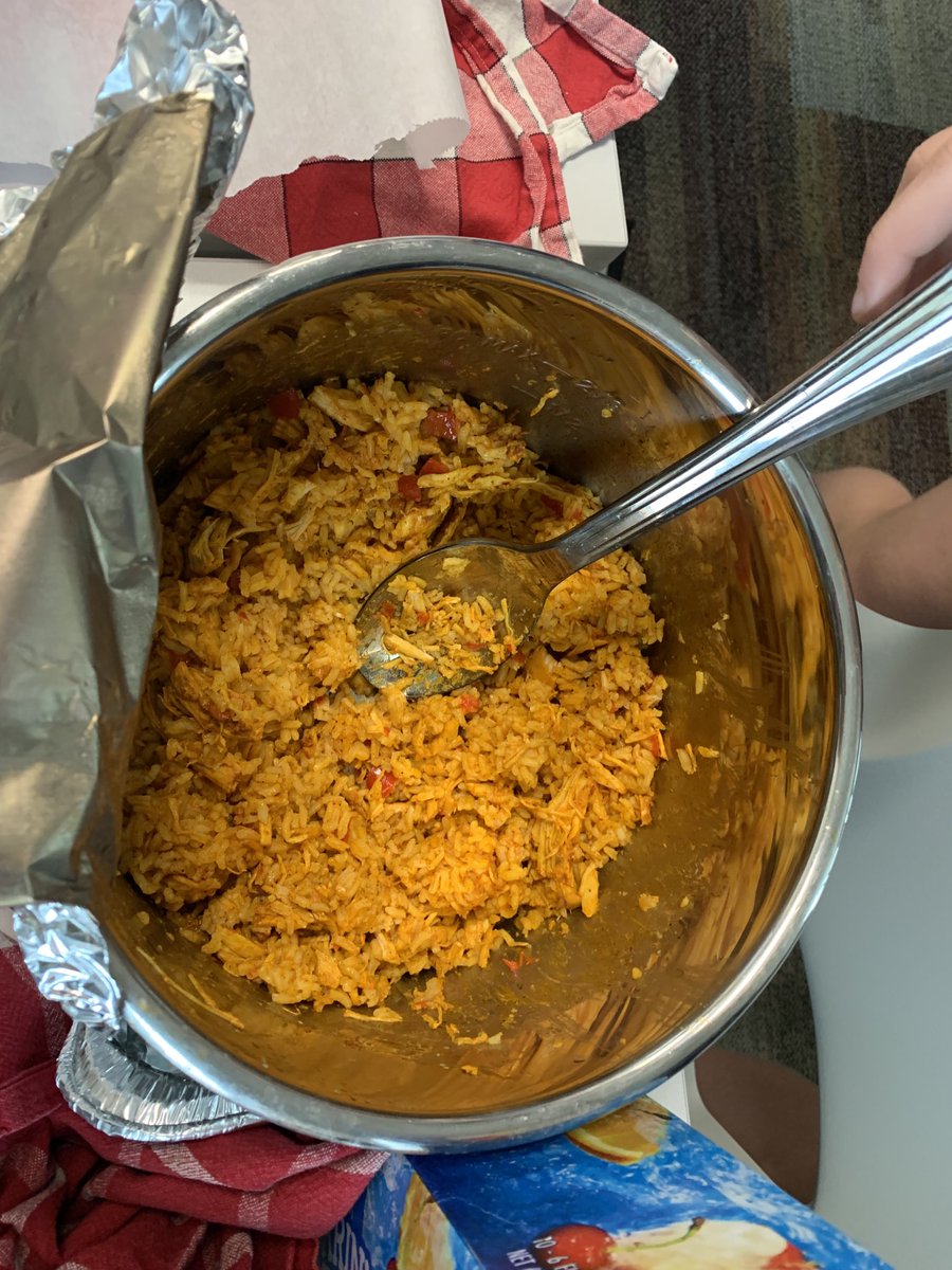 ProfeDetrixheOW's tweet photo. ¡Feliz 5 de mayo! Spanish 1 students put into practice their food writing project & brought arroz con pollo, empanadas, flan,
Jamón serrano y queso manchego, pan dulce y más! And described their food standing in front of class speaking in Spanish! #SpeakingGoals @OlatheWl https://t.co/AEAdD4KEOp