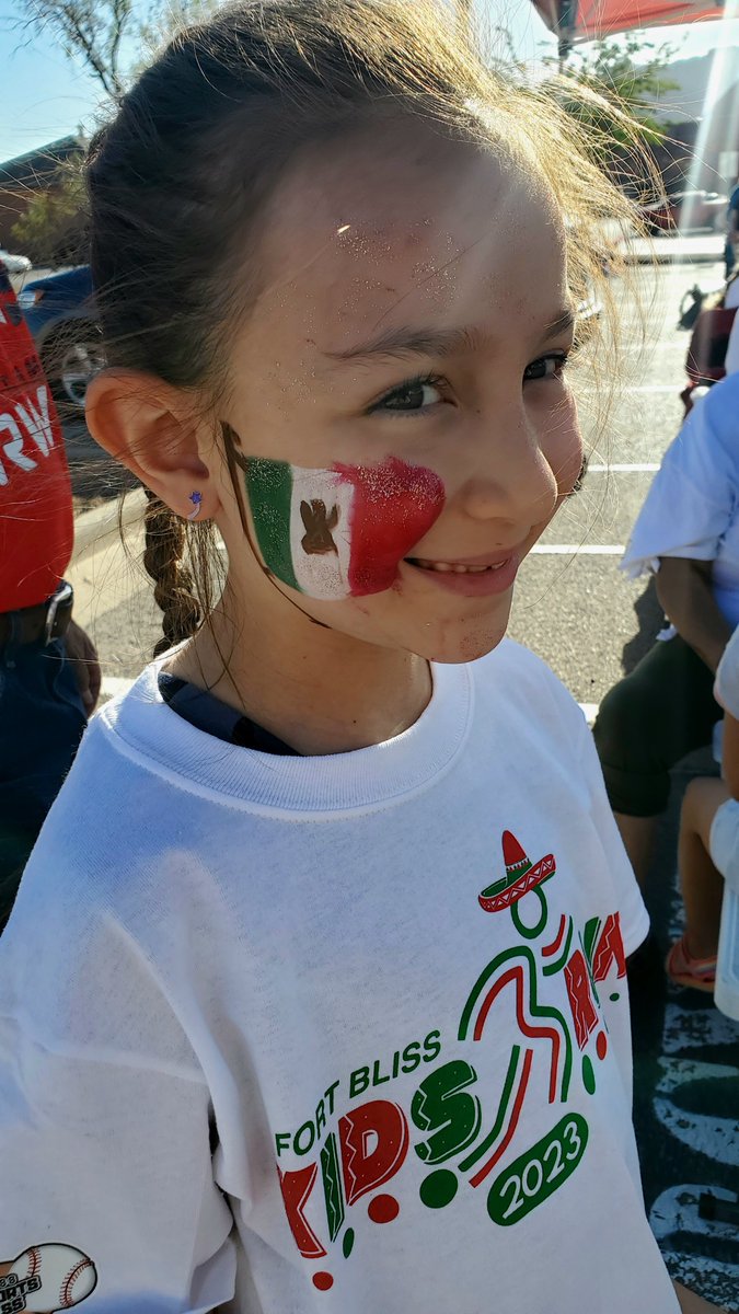 KM_Sotomayor's tweet photo. Krislyn Rae ran her first 1 mile race tonight. My dad gave her a medal he won from a race he recieved years ago in Germany. Great memories tonight for Cinco de Mayo
#ctestickstogether https://t.co/BXnVi1Qrnc