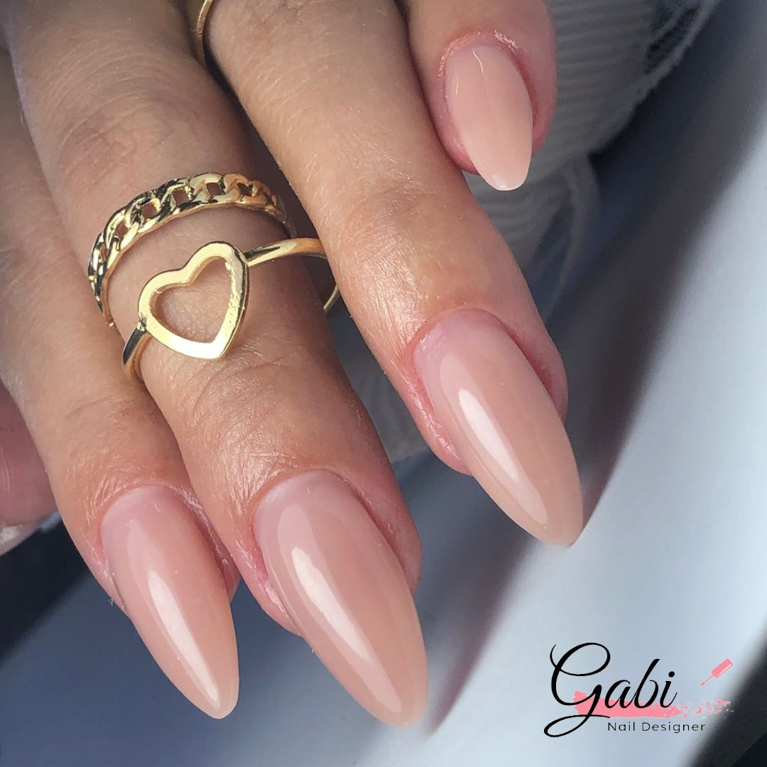 Unhas alongadas e naturais? Possível sim! Com técnicas e materiais adequados, tenha um resultado sofisticado sem perder a naturalidade. Conte comigo, sua manicure profissional, para unhas incríveis.

#unhasalongadas #manicureprofissional #naturalidade #belezasemartifício