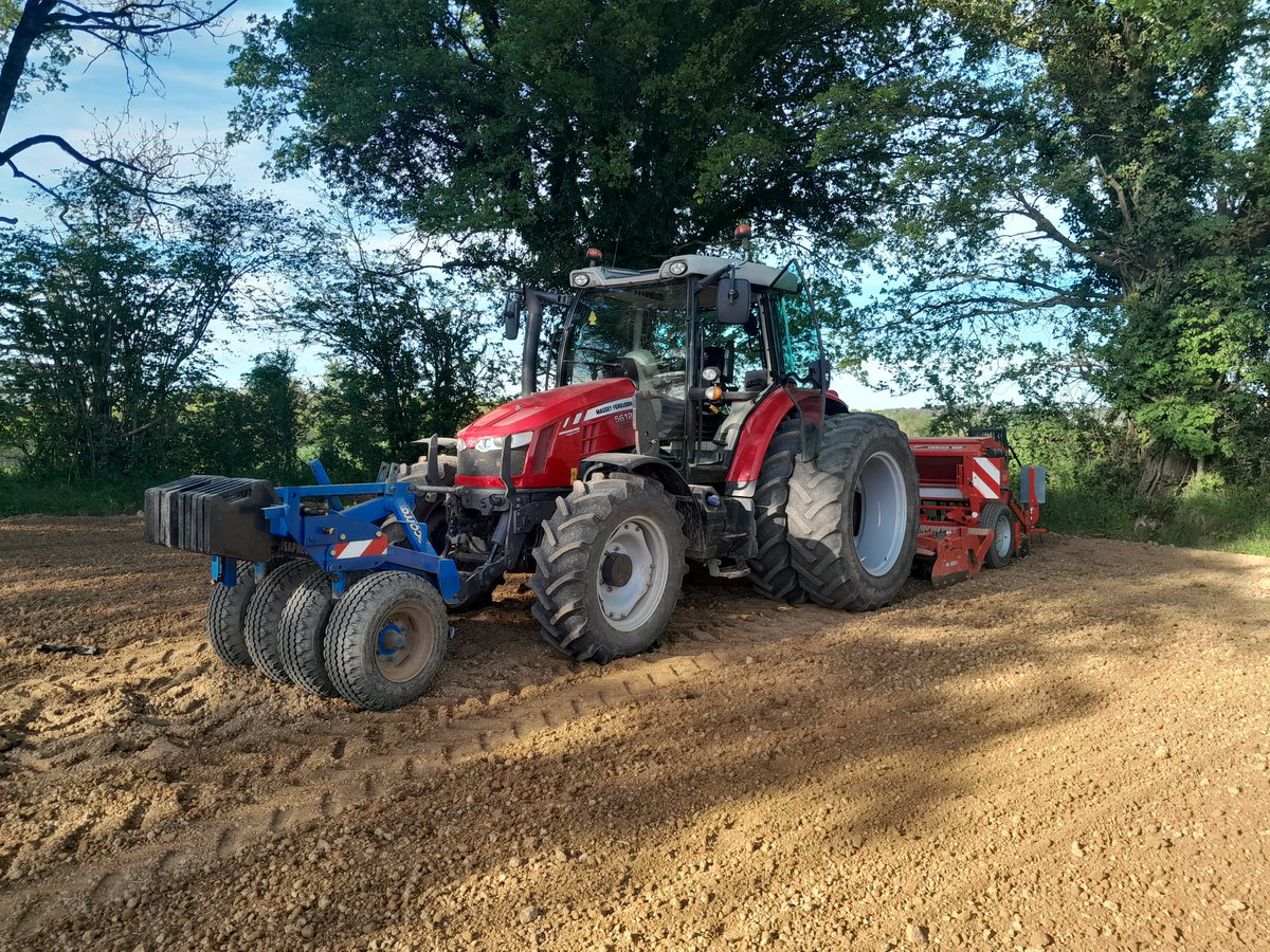 Cette semaine c'était semis du sarrasin et du chanvre avant la pluie.