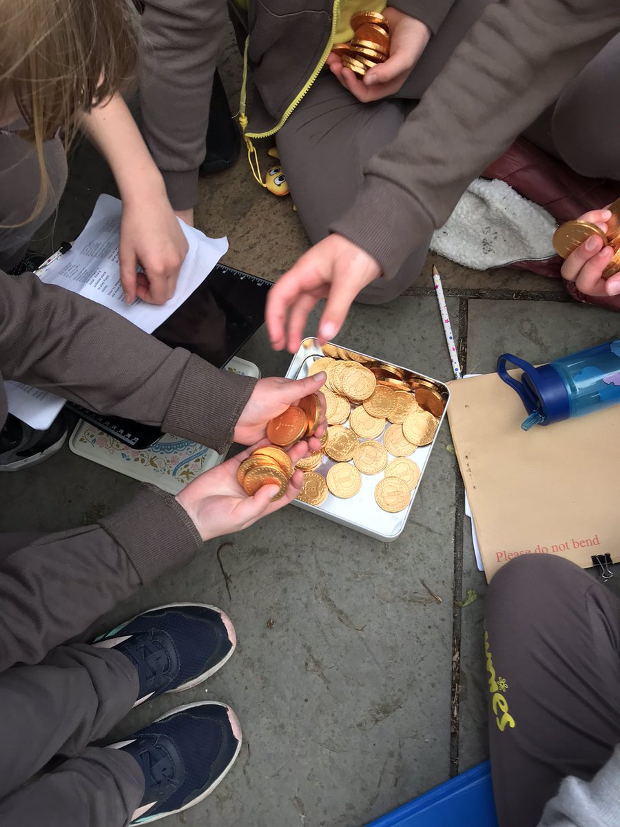 Treasure!  1st Limekilns Brownies used their powers of observation to follow a treasure trail around Dunfermline and find the missing gold coins. <a href="/GirlguidingScot/">Girlguiding Scotland</a> <a href="/GirlguidingFife/">Girlguiding Fife</a>