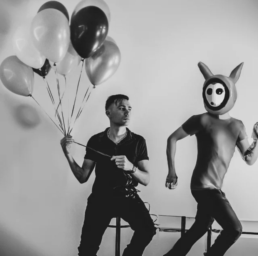 AMOBmusic's tweet image. 𝗡𝗘𝗪 𝗠𝗨𝗦𝗜𝗖 𝗙𝗥𝗜𝗗𝗔𝗬 🎧
"𝘿𝙤𝙣'𝙩 𝘾𝙧𝙮" @mylescastello @VERSKOTZI 
"𝘼𝙡𝙬𝙖𝙮𝙨 𝙍𝙪𝙣𝙣𝙞𝙣𝙜" @VezzaMusic 

#nmf #tgif #newmusicreleases #pop #poprock #indierock #rnb #rightcoastmusic #purepopmusicllc #preachrecords #independentmusicpublisher