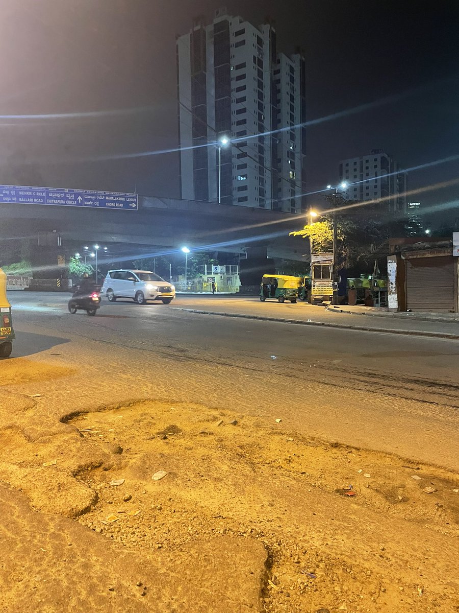 FruitZapppp's tweet photo. @PMOIndia Our respected PM,

Please one small help do visit my locality/constituency during your Bangalore Roadshow, It would save many people from injuries while travelling through the beautiful smooth road.

Please save us from good roads during this election.
@PMOIndia https://t.co/p1bSzVHiGX