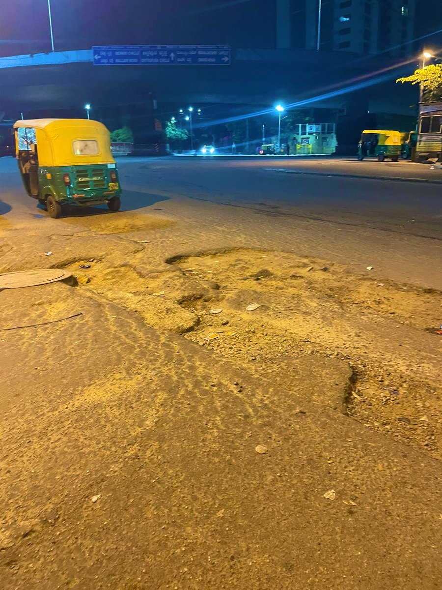 FruitZapppp's tweet photo. @PMOIndia Our respected PM,

Please one small help do visit my locality/constituency during your Bangalore Roadshow, It would save many people from injuries while travelling through the beautiful smooth road.

Please save us from good roads during this election.
@PMOIndia https://t.co/p1bSzVHiGX