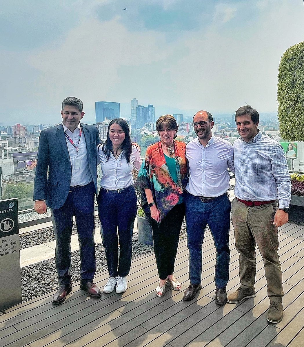Agustinporres's tweet photo. Tercer y último día de la #CoaliciónExcelencia en México🇲🇽
Aprendizajes, balance y próximos pasos.
(la foto grupal es de ayer) !Gracias a todos los que lo hicieron posible! 💪
#DotacionDocente #CarreraDocente https://t.co/4gwZlPh91S